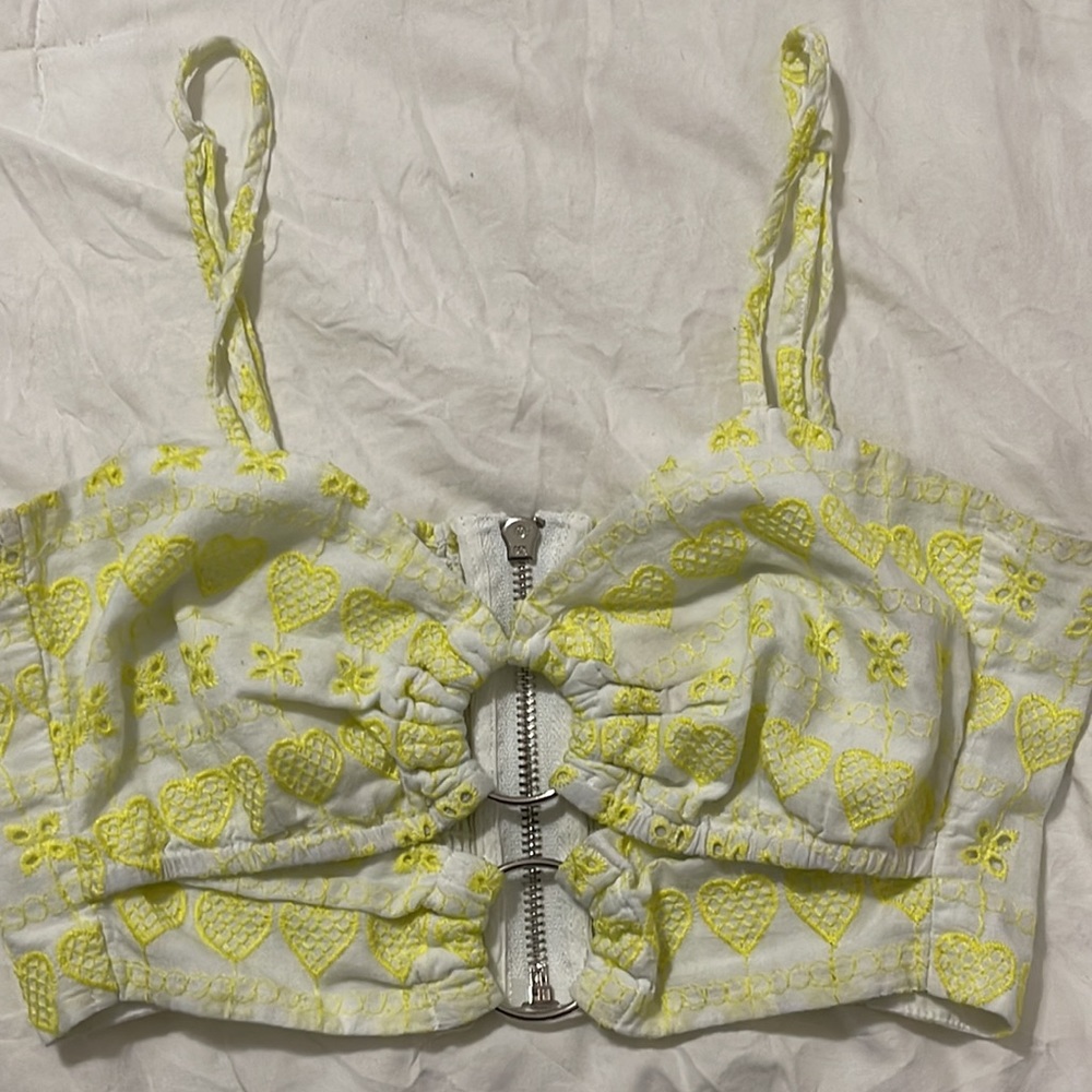 MILAU YELLOW AND WHITE CROPPED TOP